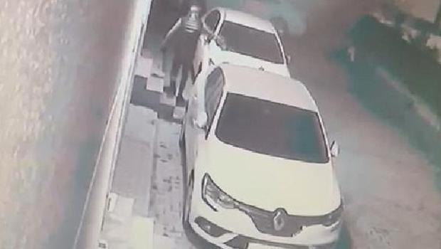 Park halindeki araca boya sökücü döktü! 'Bana kasti olarak yapılmış'