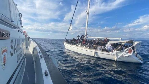 Ege’de 274 göçmen kurtarıldı