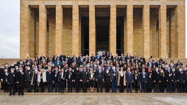 Bakan Özer, öğretmenlerle Anıtkabir'i ziyaret etti