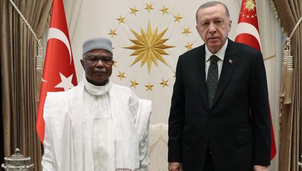 Cumhurbaşkanı Erdoğan, İslam İşbirliği Teşkilatı Genel Sekreteri Taha'yı kabul etti