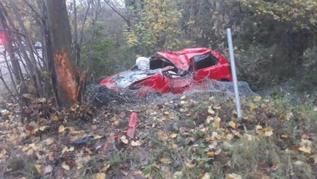 Beykoz'da korkunç kaza! Ağaca çarpan sürücü öldü, yolcu ağır yaralandı