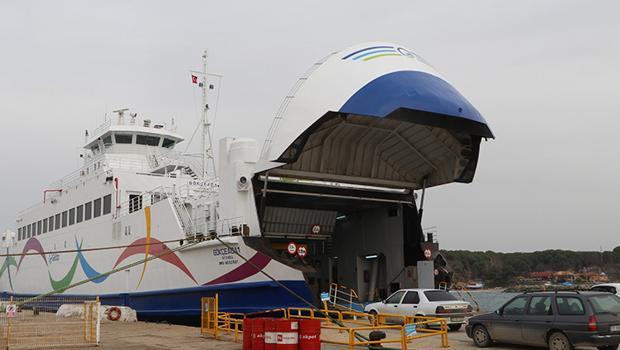 Çanakkale'de feribot seferlerine 'fırtına' iptali
