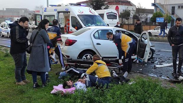 Otomobil, aynı yöne giden yolcu midibüsüne çarptı: 5 yaralı