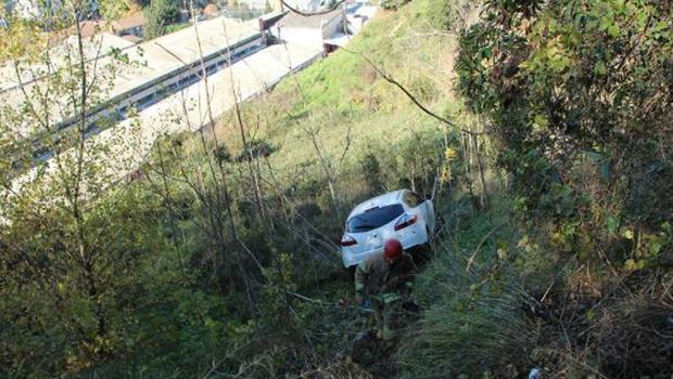 Fren yerine gaza basınca... Uçurumdan düştü