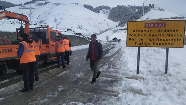 Yoğun kar yağışı! Artvin-Ardanuç-Ardahan karayolu ulaşıma kapandı