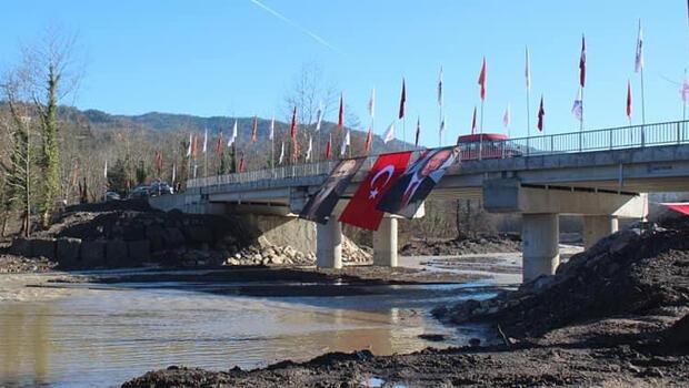 Bakan Karaismailoğlu, 69 günde yapılan köprüyü açtı