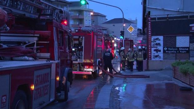 Pendik'te motosiklet tamirhanesinde yangın
