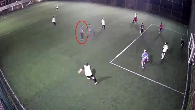 Halı sahada acı ölüm! Bir anda yere yığıldı