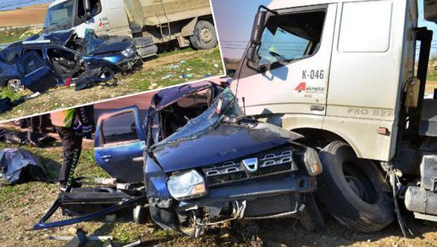 Adana'da feci kaza! Kamyonla çarpışan otomobildeki çift hayatını kaybetti