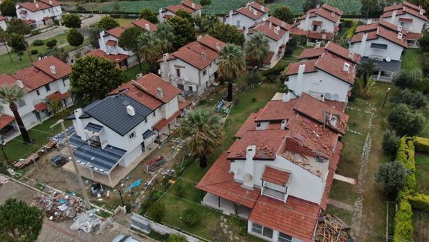 Çeşme'de hortum nedeniyle evlerin çatıları uçtu, vatandaşlar korku dolu anları anlattı