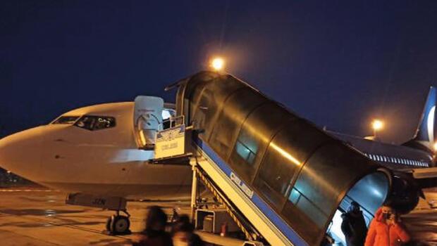 AnadoluJet uçağı Erzurum'a acil iniş yaptı