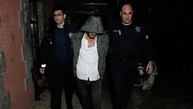 Hırsızlıktan aranıyordu! Suçüstü yakalandı