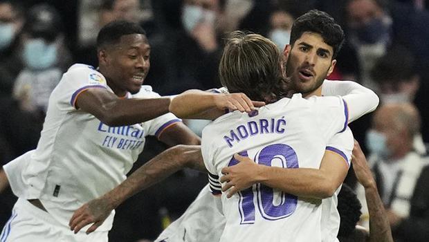Real Madrid derbide Atletico Madrid'i 2 golle devirdi