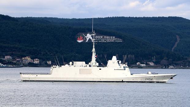 Fransız savaş gemisi 'Auvergne', Çanakkale Boğazı'ndan geçti