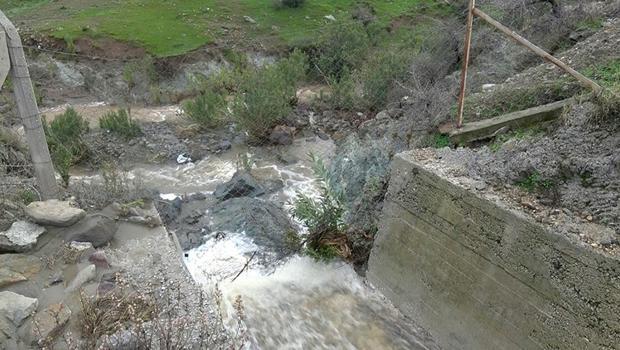 Ayvalık'ta madenden dereye atık karıştığı iddiası üzerine sudan numune alındı