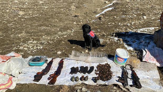 Van'da PKK'lı teröristlere ait silah ve mühimmat ele geçirildi