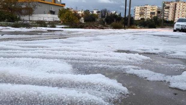 Meteoroloji, 'turuncu kod' ile uyarmıştı! Antalya'ya dolu yağdı