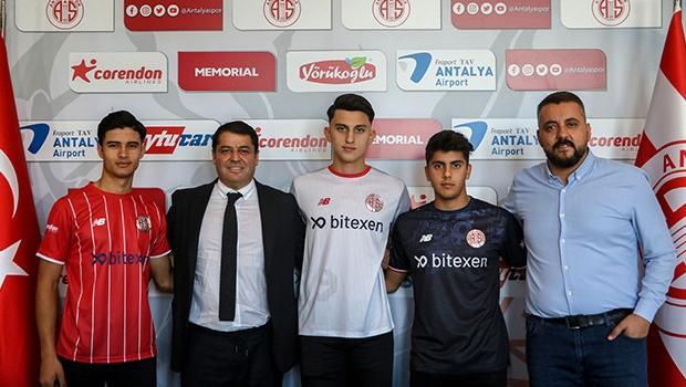 Antalyaspor'da 3 imza! Altyapıdan, 17 yaşında...