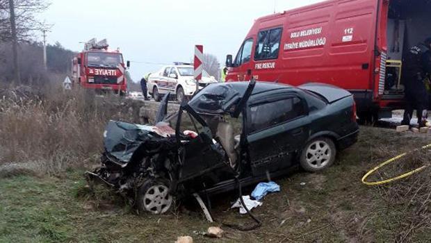 Servis midibüsü ile otomobil çarpıştı: 4'ü ağır, 9 yaralı