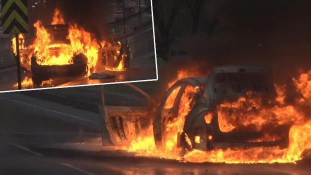 Esenyurt D-100 Karayolu'nda otomobil alev alev yandı