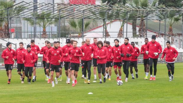 Son Dakika: Yılport Samsunspor'da 3 futbolcu koronavirüs şüphesiyle kadrodan çıkarıldı