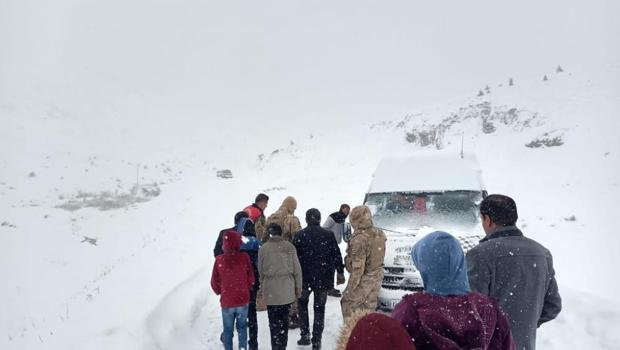 Bitlis'te tipide mahsur kalan öğrenciler kurtarıldı