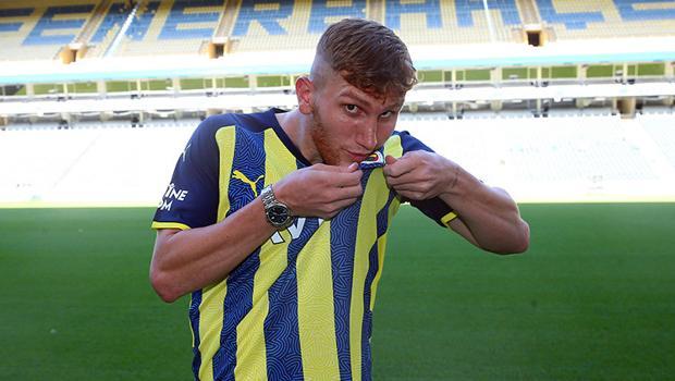 Fenerbahçe'de Burak Kapacak'ın Vitor Pereira sevinci