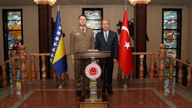 Bakan Akar, Bosna Hersek Genelkurmay Başkanını kabul etti