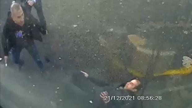 Belediye otobüsünden indirilince dehşet saçtı