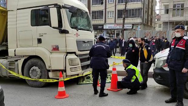 Eyüpsultan'da feci kaza! Hafriyat kamyonunun çarptığı kadın hayatını kaybetti