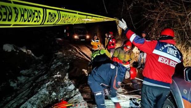 Feci kaza! Otomobil, uçuruma yuvarlandı: 2 kişi hayatını kaybetti
