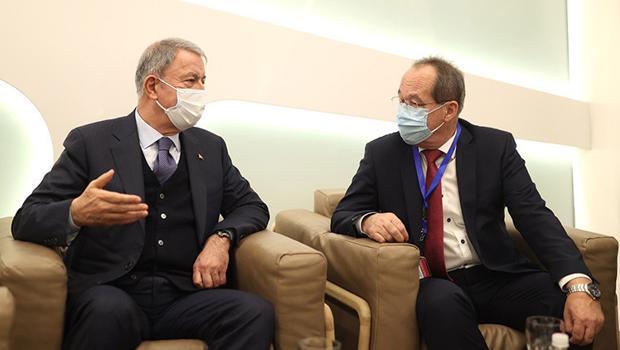 Milli Savunma Bakanı Hulusi Akar, Bosna Hersek'te mevkidaşı Podzic ile görüştü