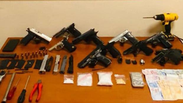 Silah kaçakçılarına operasyon: 25 kişi tutuklandı
