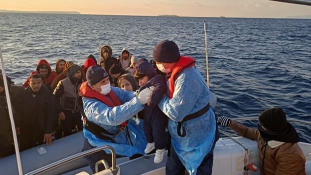 İzmir açıklarında 102 düzensiz göçmen kurtarıldı