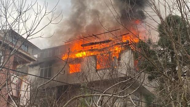 Son dakika... Sancaktepe'de 4 katlı binada yangın