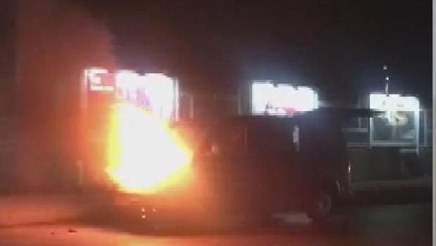 Başakşehir'de minibüs alev alev yandı