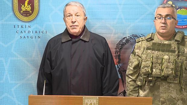 Akar, Bosna Hersek’te görevli Mehmetçik ile bir araya geldi