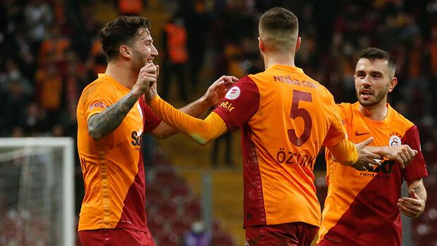 Galatasaray'da Alpaslan Öztürk kırmızı kart gördü