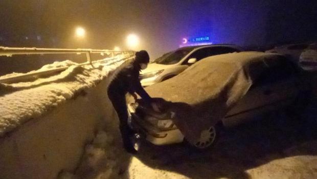 Bitlis buz kesti: Eksi 15 dereceyi gördü