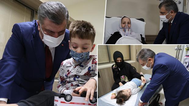 Bakan Koca, yeni yıla sağlık çalışanlarıyla birlikte girdi! Hastaneleri ziyaret etti