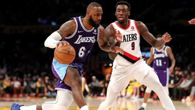 37 yaşına giren LeBron'dan 43 sayı! 'Türk Derbisi'nde kazanan...