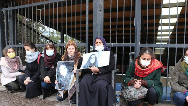 Gülistan Doku’nun ailesi Tunceli Adliyesi önünde oturma eylemi başlattı