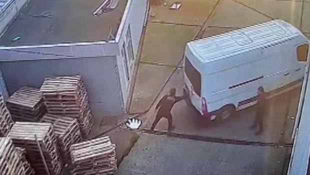 Paletleri çalarak kayıplara karıştılar! Anbean kamerada