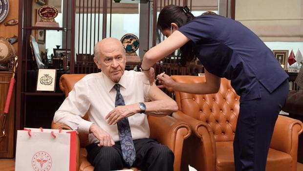 Son dakika: MHP lideri Bahçeli 'Turkovac' aşısı oldu