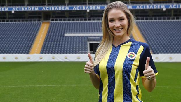 Fenerbahçe Kadın Futbol Takımı menajeri Jessica Çarmıklı futbolcu olarak sahaya çıkacak