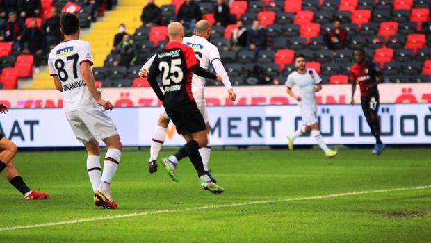 Gaziantep FK - VavaCars Fatih Karagümrük maçından kareler