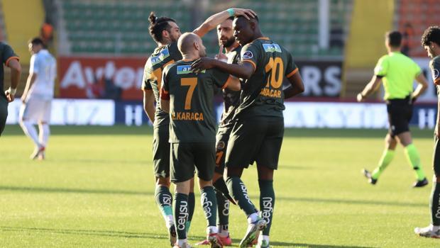 Alanyaspor - Başakşehir maçından fotoğraflar