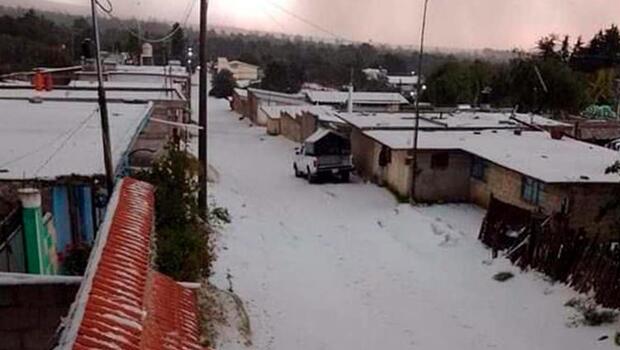 Meksika'da bir ilk! Tlachichuca şehrine kar yağdı