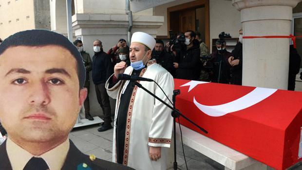 Şehit teğmen Murat Alyakut'un cenaze namazını imam ağabeyi kıldırdı