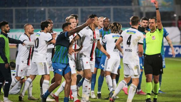 Çaykur Rizespor - Beşiktaş maçında ortalık karıştı